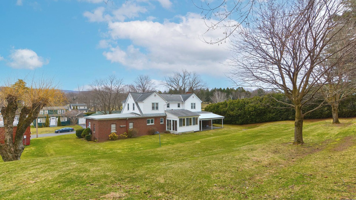 Adams House | Golf House by Mt Greylock - Walkable Adventures!