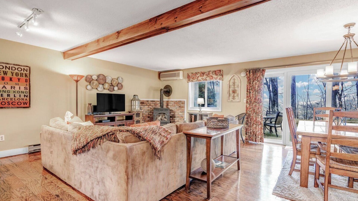 West Hartford Condo | Golf, Lake Pinneo & The Club | Windsor Village 4A