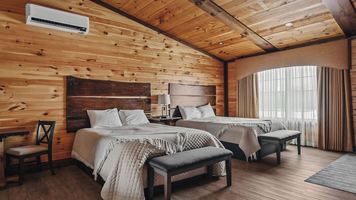 Tully Cabin | Golf, Outdoor Bar, Restaurant - The Oakwood Cabin