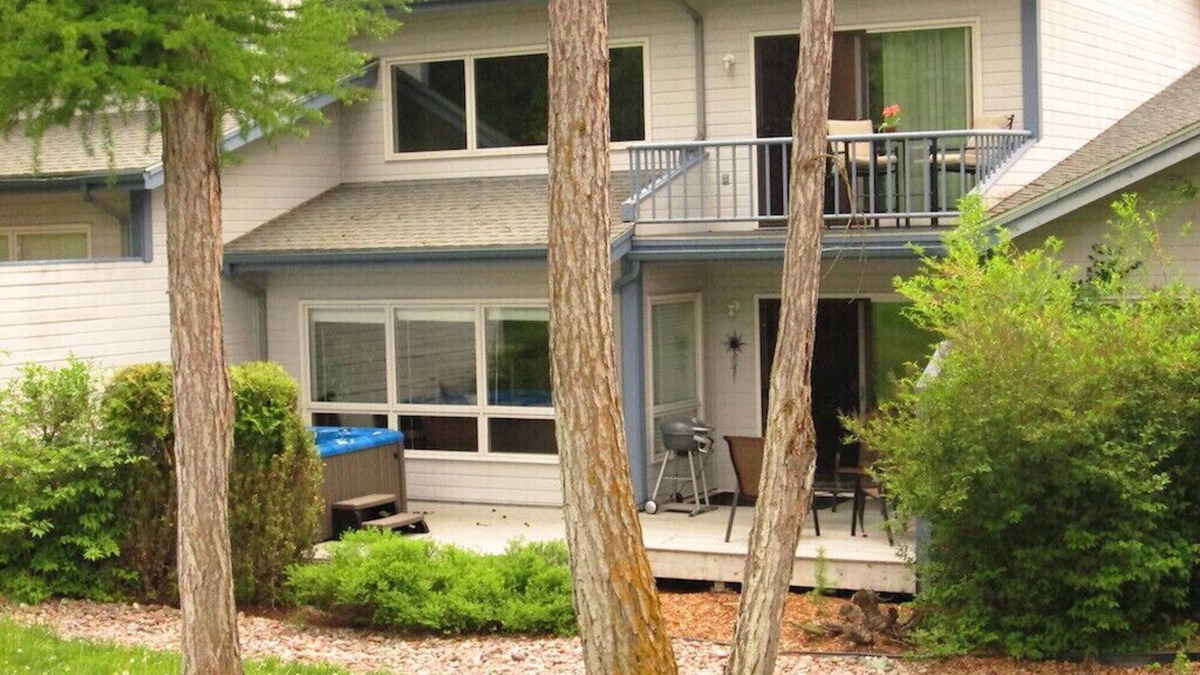 Columbia Falls House | Golf! Ski! Fish! Hike! Relax.