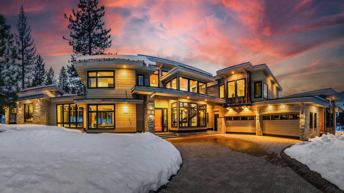 Ponderosa Palisades House | Golf/Ski Shoulder deals 6000sqft Schaffer's estate! Please inquire for details!