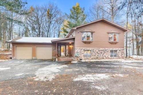 Danbury House | Golf UTV 4 Kings in Voyager Village on airstrip