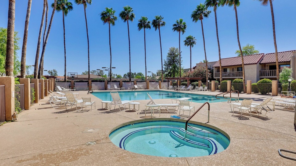 McCormick Ranch Condo | Golfer's Haven: Scottsdale Gem Near 21 Courses