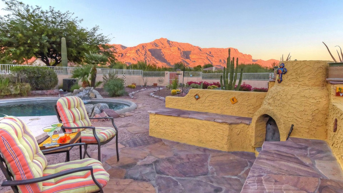 Gold Canyon House | Golfing/Hiking Oasis: Mt VIEWS, Htd POOL, Spa, Putting Green, TVs All BRs