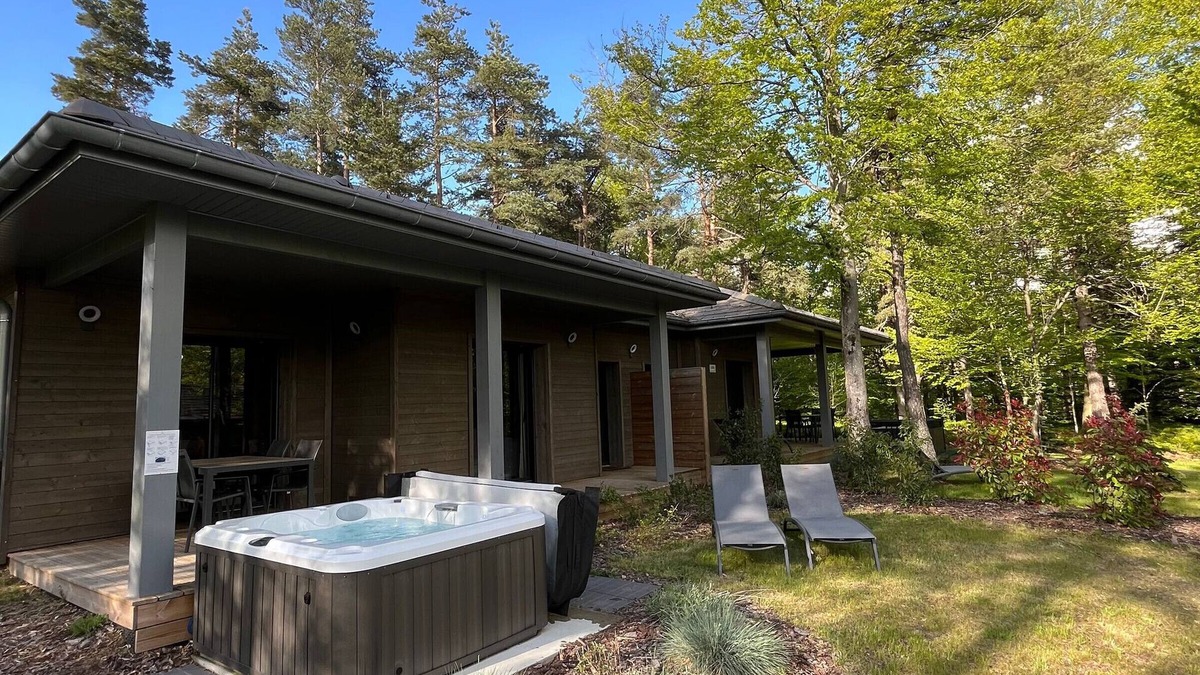 Le Chambon-sur-Lignon Cottage | Golfside Lodge with Private Jacuzzi, Indoor Pool, and Spa Access