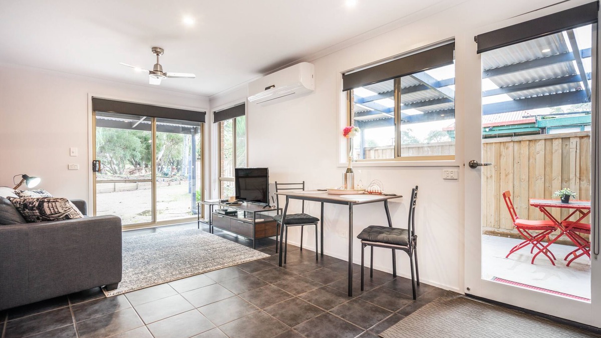 Rosebud House | Golfside Getaway by Ready Set Stay - Neat bungalow,WIFI,linen & towels included