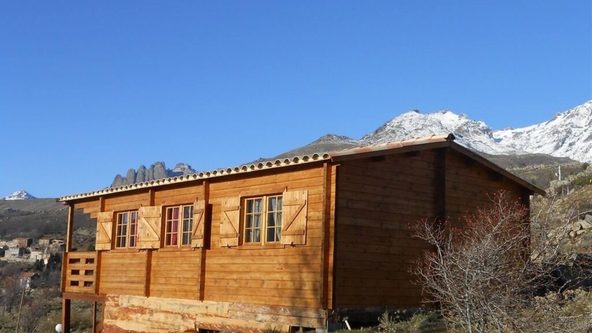 Lozzi Ski Chalet | GOLO - 2 bedroom chalet with private bathroom