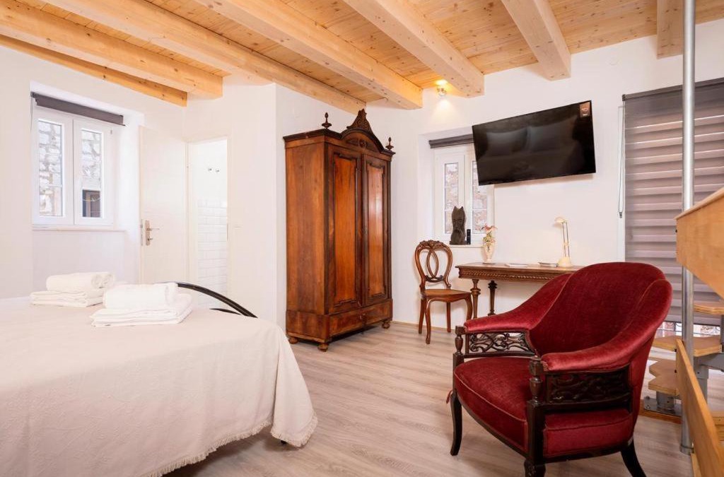 Stari Grad House | Golubica