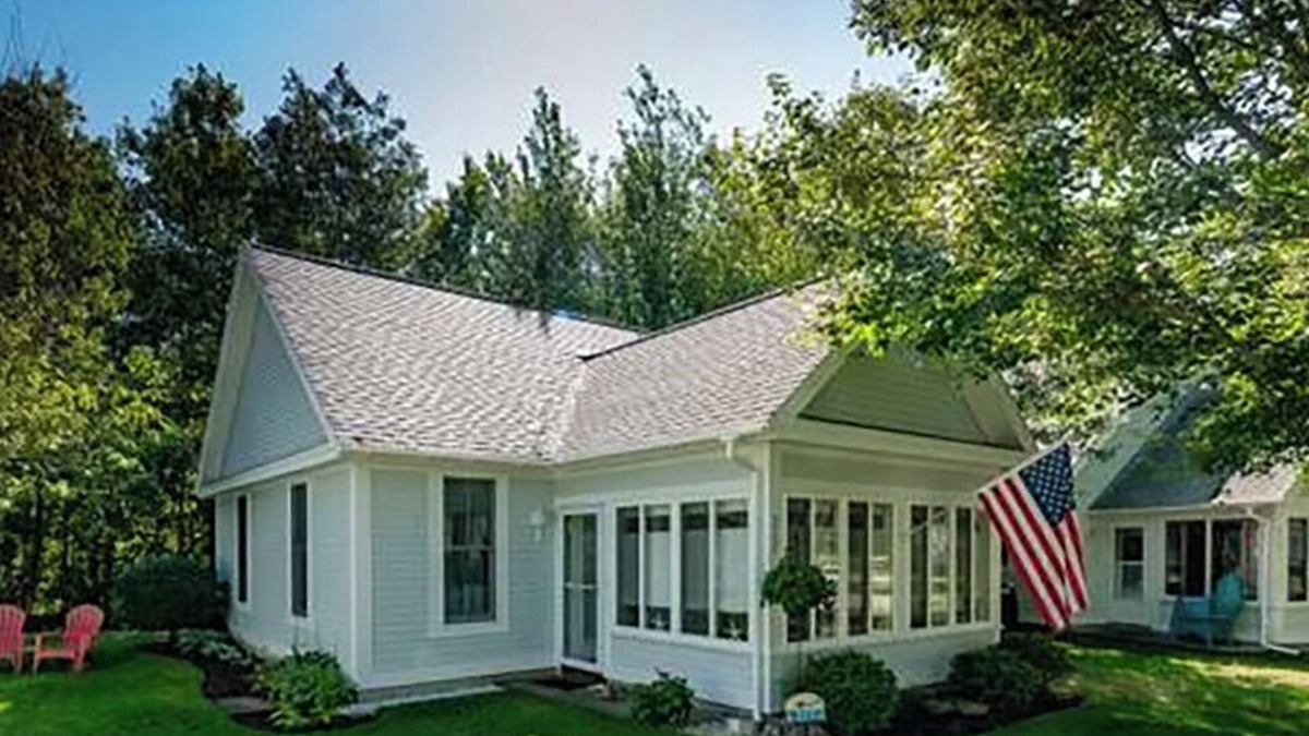 Summer Village Cottage | "Gone Coastal" Cozy 2-bedroom cottage in Summer Village