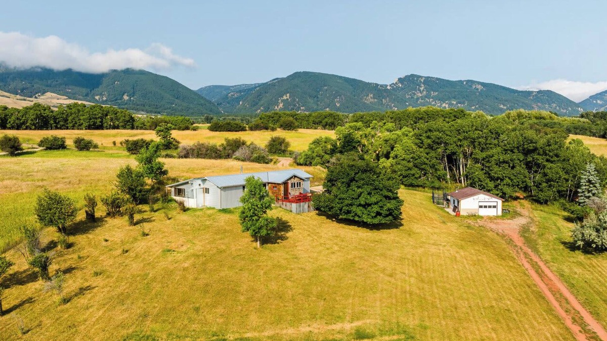 Saddlestring House | Gone Fishin' – Hot Tub & BBQ | Mountain Retreat