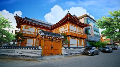 Gongju House | gongju dalbicjeongweon hanog pensyeon