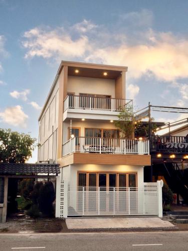 Nai Muang Villa | Good Day House บ้านพักนครพนม ริมแม่น้ำโขง