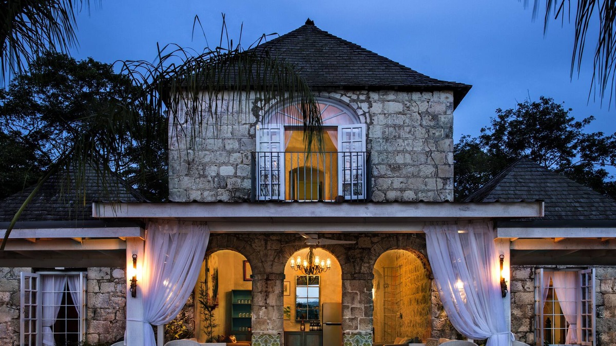 Windsor Villa | Good Hope Coach House, historic cut stone house with modern amenities