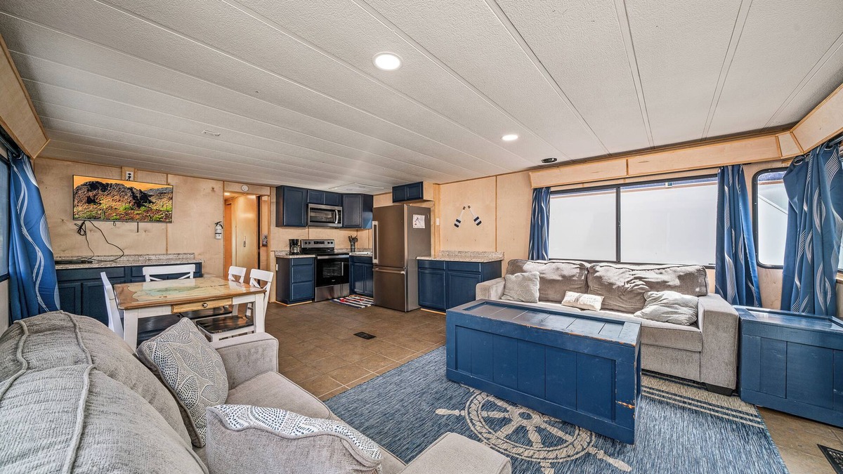 Byrdstown Boat Rental | Good Times - 4 bedroom/Jack&Jill Bathrooms Houseboat with everything you need