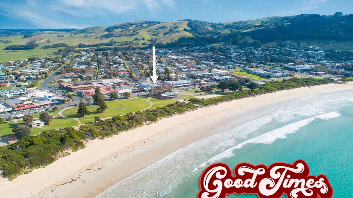 Apollo Bay Apartment | Good Times - Luxury beachfront home in the heart of town