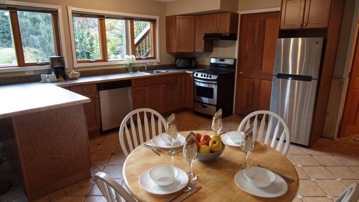 Rossland Apartment | Good value, 2 Minutes drive to Red Resort!