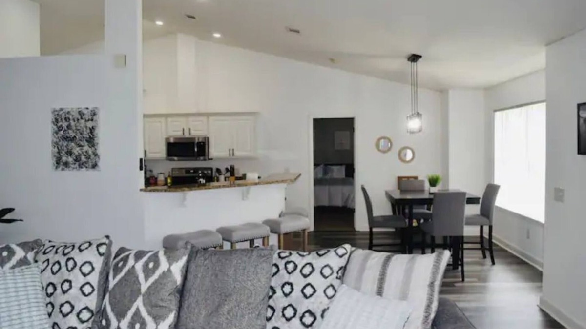Emerald Shores House | Good Vibes On Gulf Near The Beach And Downtown