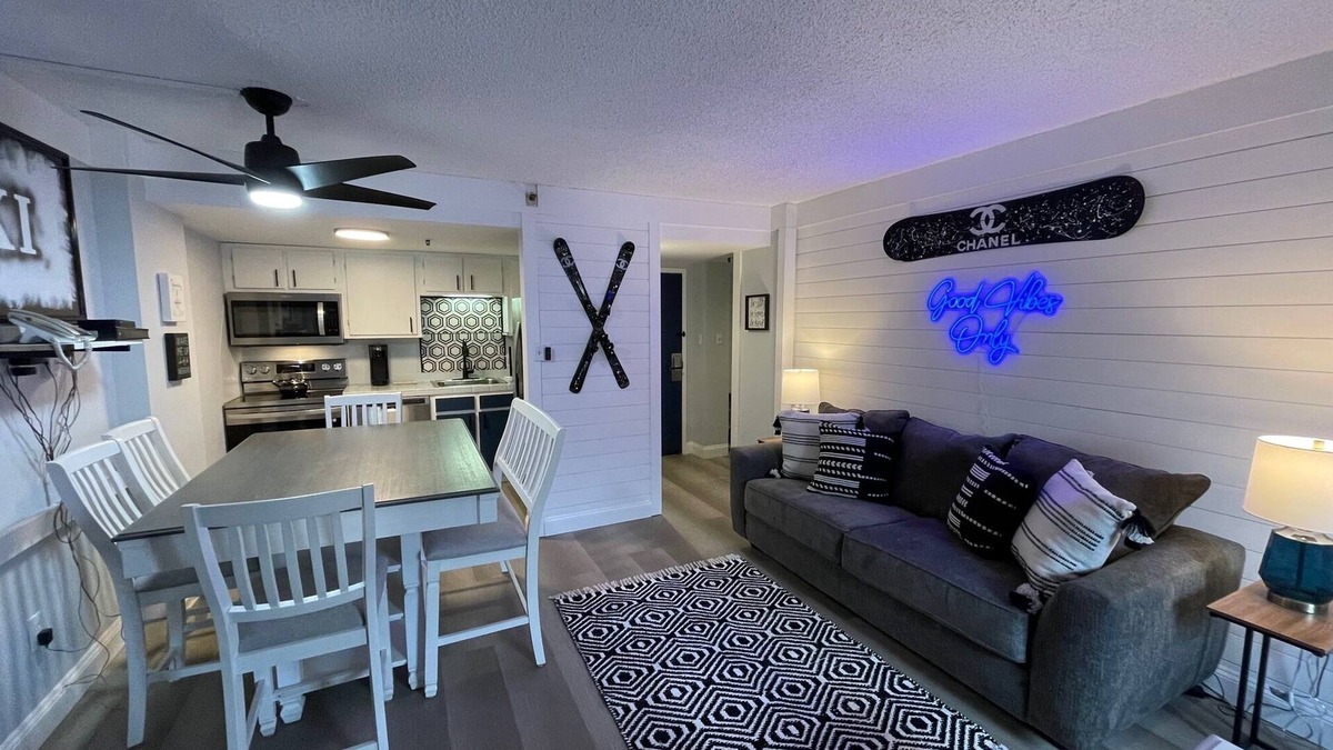 Snowshoe Condo | Good vibes only! 2BR at Silver Creek- sleeps 8