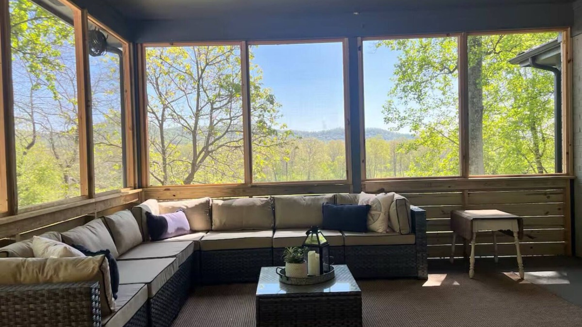 Stanton House | Good Vibes Only: Red River Gorge! Large Game Room! Hot Tub!