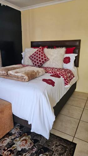 Mahikeng House | Goodlife Guest house in mafikeng