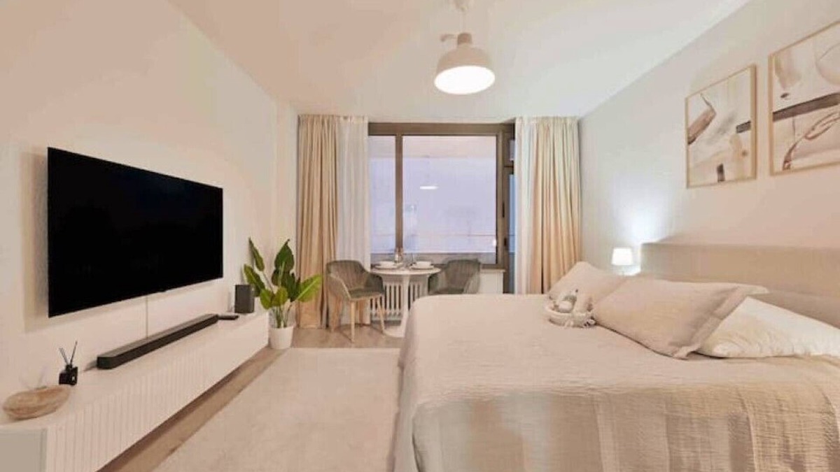 Ruettenscheid Apartment | Goodliving Apartments Studio Balcony Netflix
