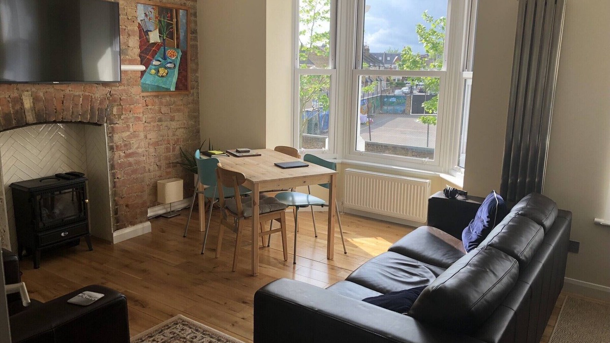 Askew Apartment | Goodwin luxury apartment, 2 double bedrooms, free parking