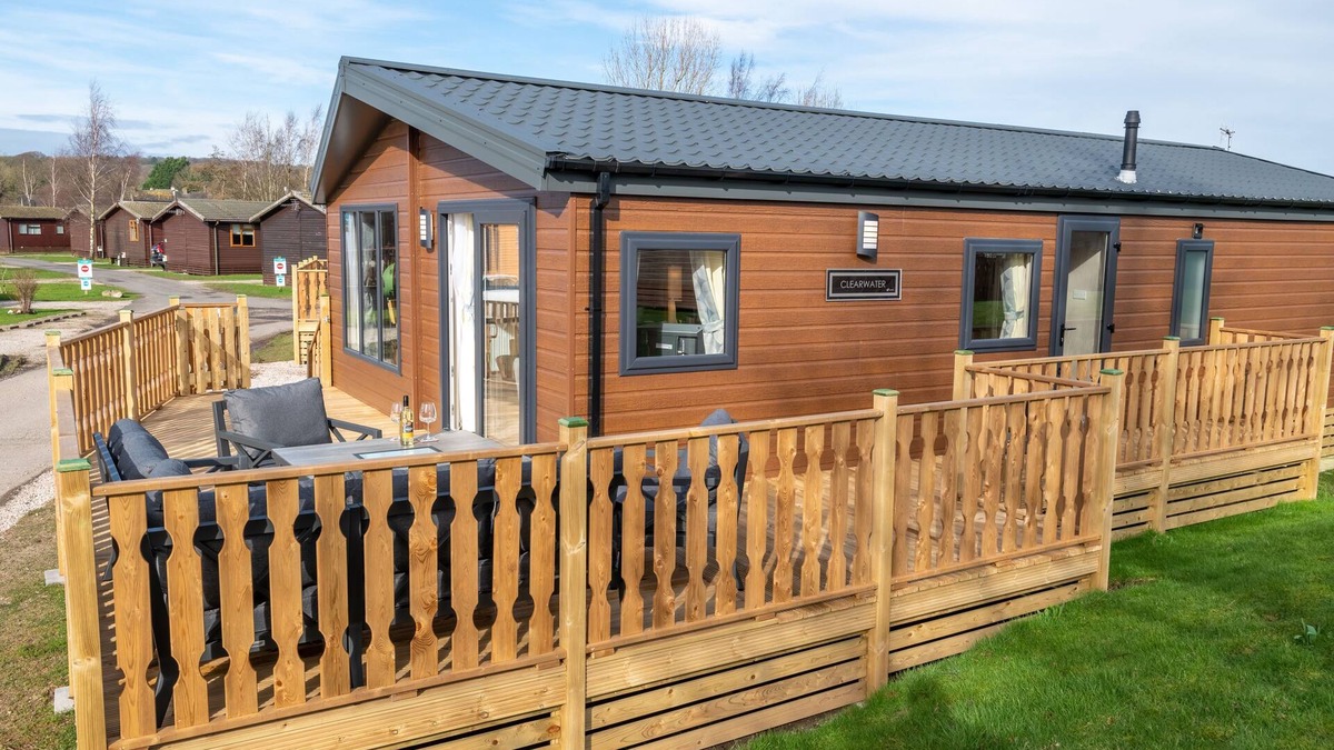 South Lakeland Leisure Village Ski Chalet | Goose Home Lodge - Modern two-bedroom lodge (dog-friendly)
