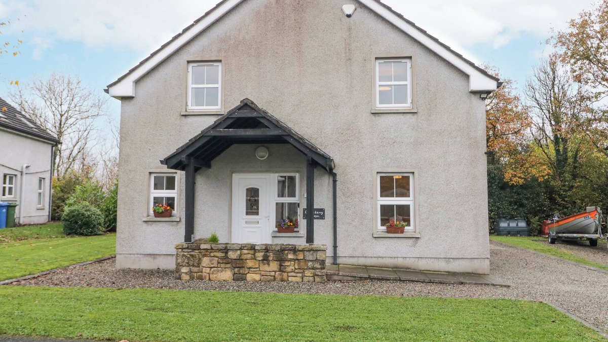 Lisnaskea Cottage | GOOSEBERRY COTTAGE, pet friendly in Lisnaskea, County Fermanagh