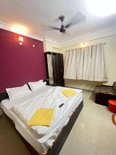 Nathdwara Hotel | Gopi Nikunj I just opposite shreenathji temple back gate 20mtr I 966o9o1oo6