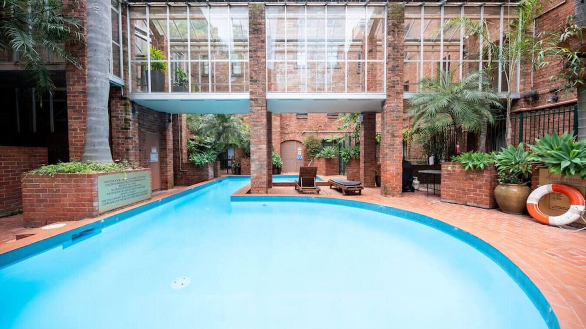 Chinatown Apartment | Gordon's Place Entire Apartment CBD Location