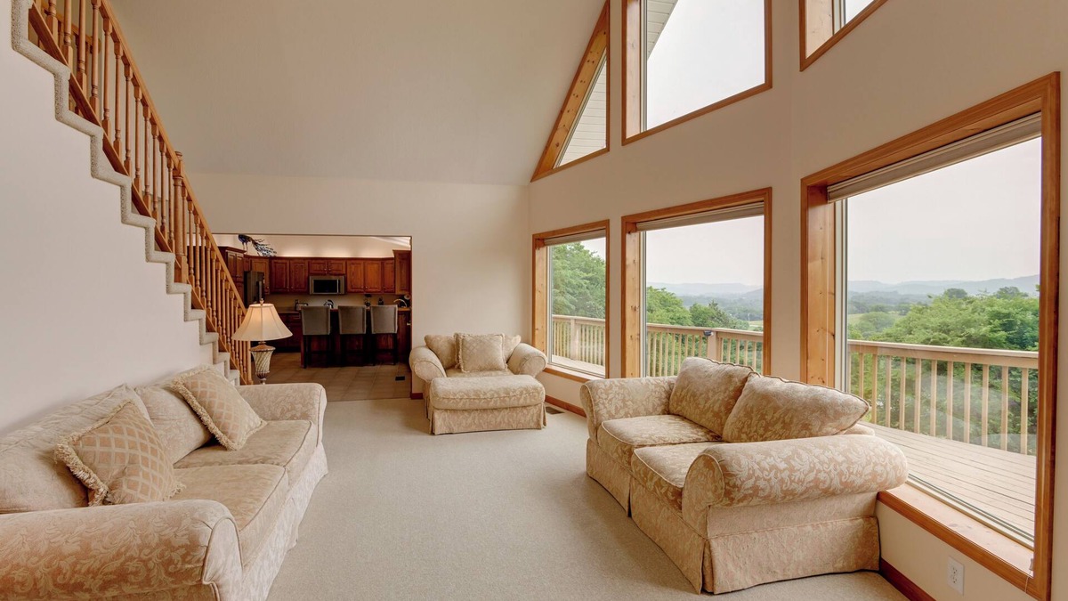 Gordonsville Cabin | Gordonsville Retreat: Deck w/Spectacular Views!