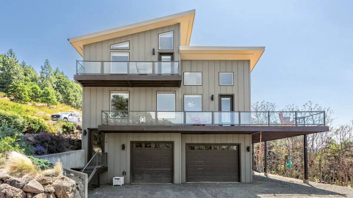 Mt. Hood - Columbia River Gorge House | GORGE-ous Hidden Riverview Escape