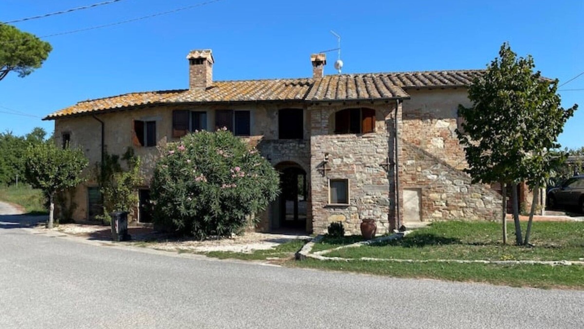 Castiglione del Lago House | Gorgeously restored tranquil farmhouse