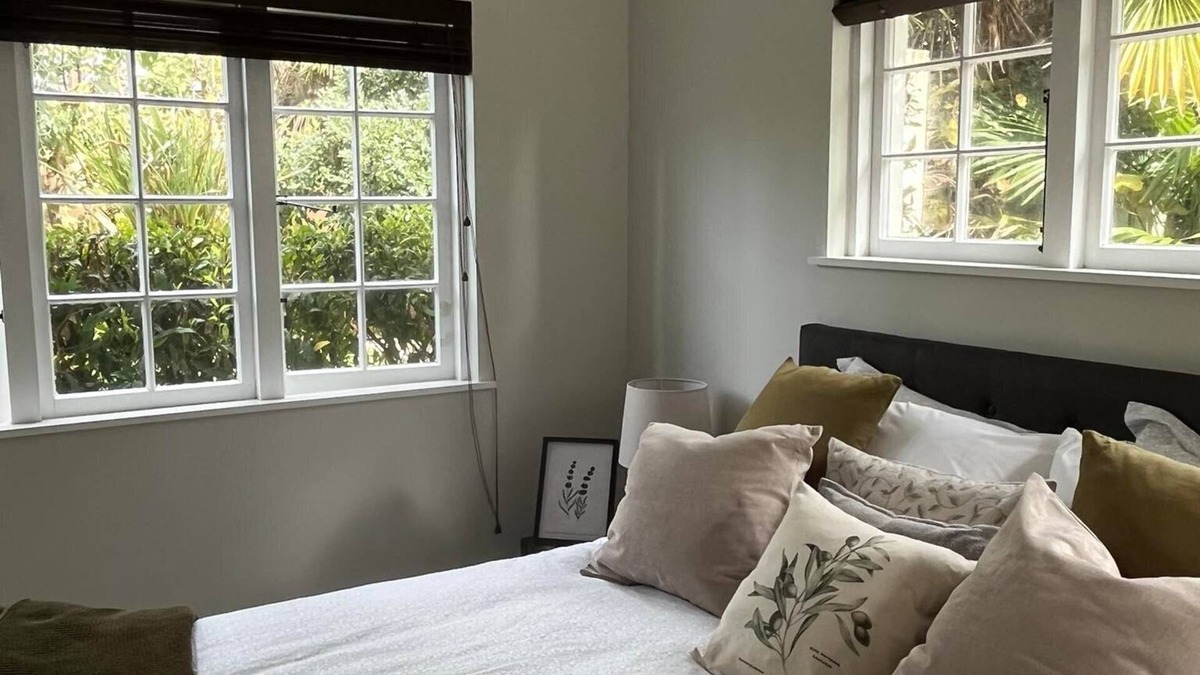 Herne Bay Apartment | Gorgeous 1 bedroom Apartment in top, quiet suburb, Herne Bay, is Peaceful & Safe