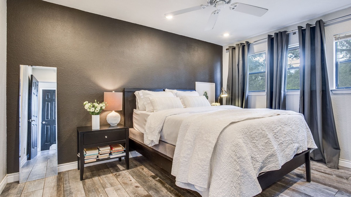 East Oak Hill House | Gorgeous 1 Bedroom Home, 10 Minutes from Downtown