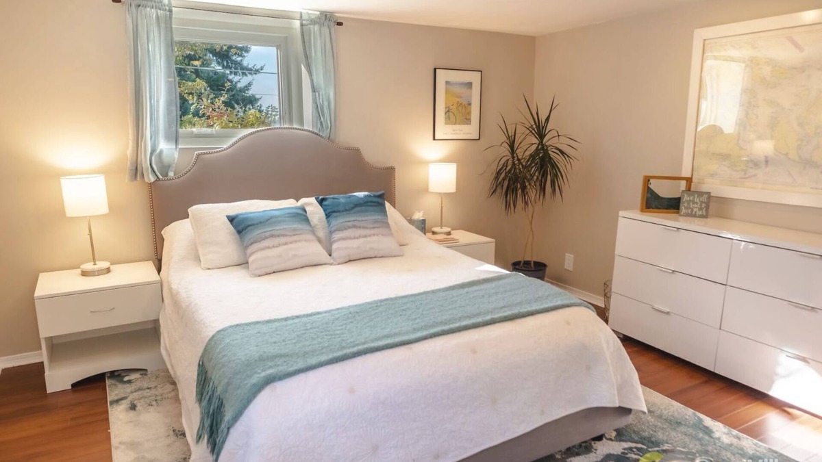 Phinney Ridge Apartment | Gorgeous 1 Bedroom Space Close to Woodland Park