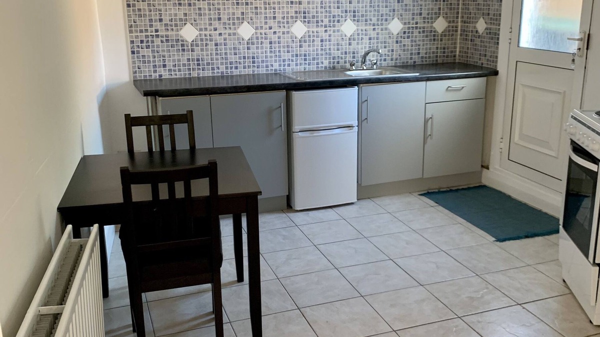 Upper Edmonton Apartment | Gorgeous 1 bedroom studio flat with garden