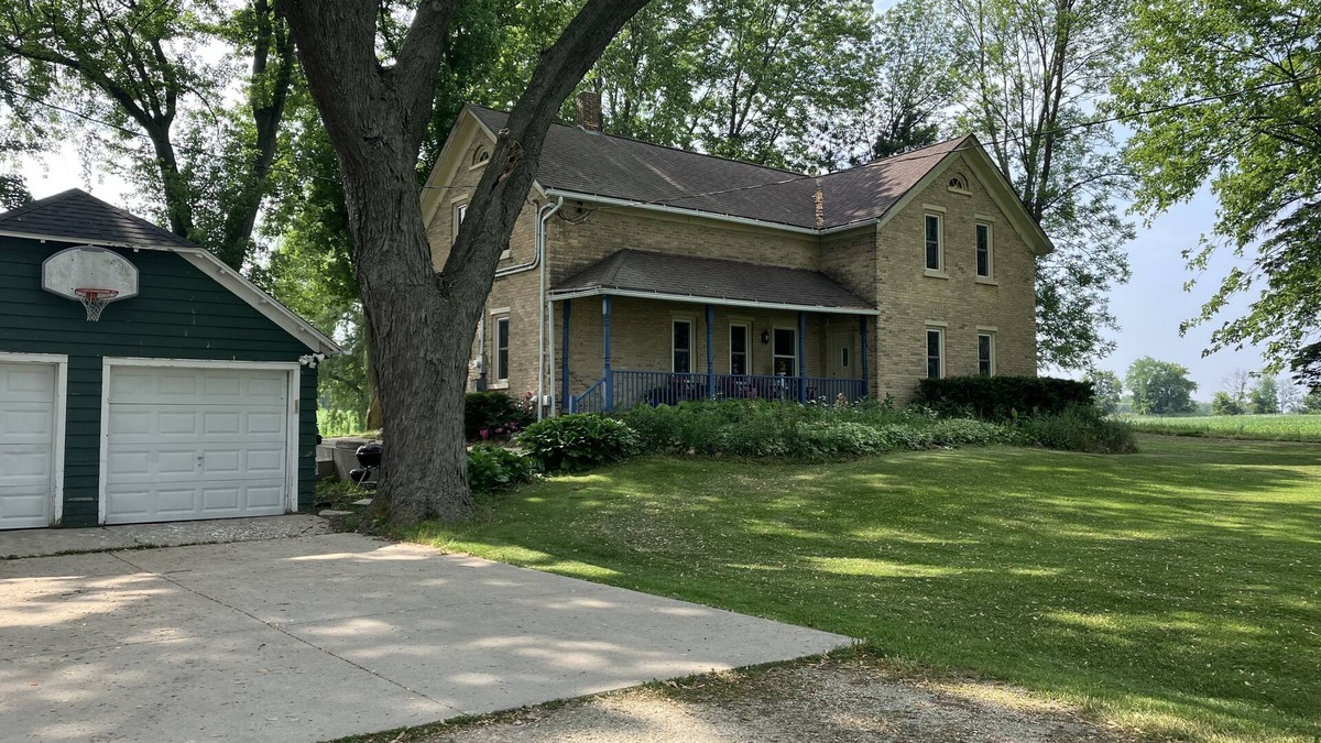 Tisch Mills House | Gorgeous 1890 Remodeled Farmette on 4 acres