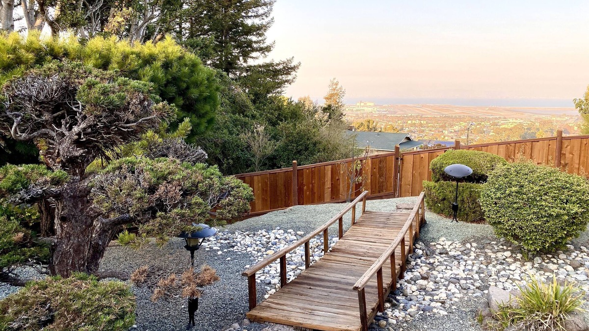 Millbrae House | GORGEOUS 2.5 MILLION DOLLAR HOME ON A HILL - 3 Bed, 2 Bath - 20 mins to SF