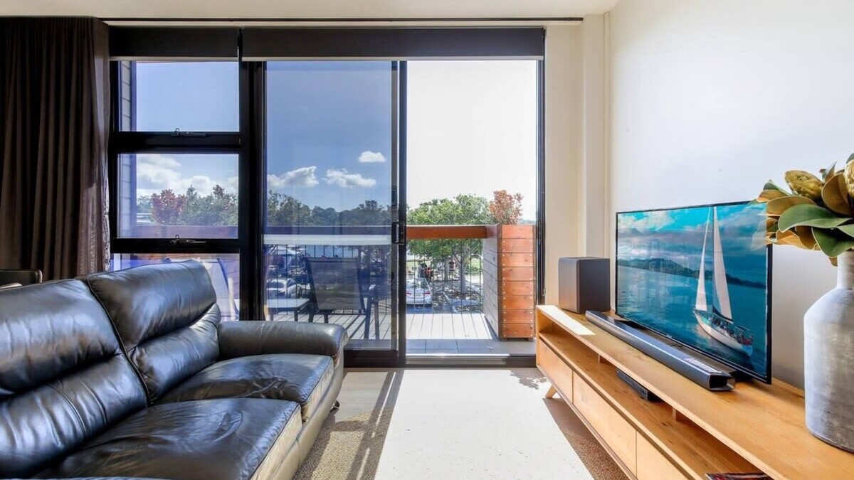 Batemans Bay Apartment | Gorgeous 2-Bed Apartment By Shops and the River
