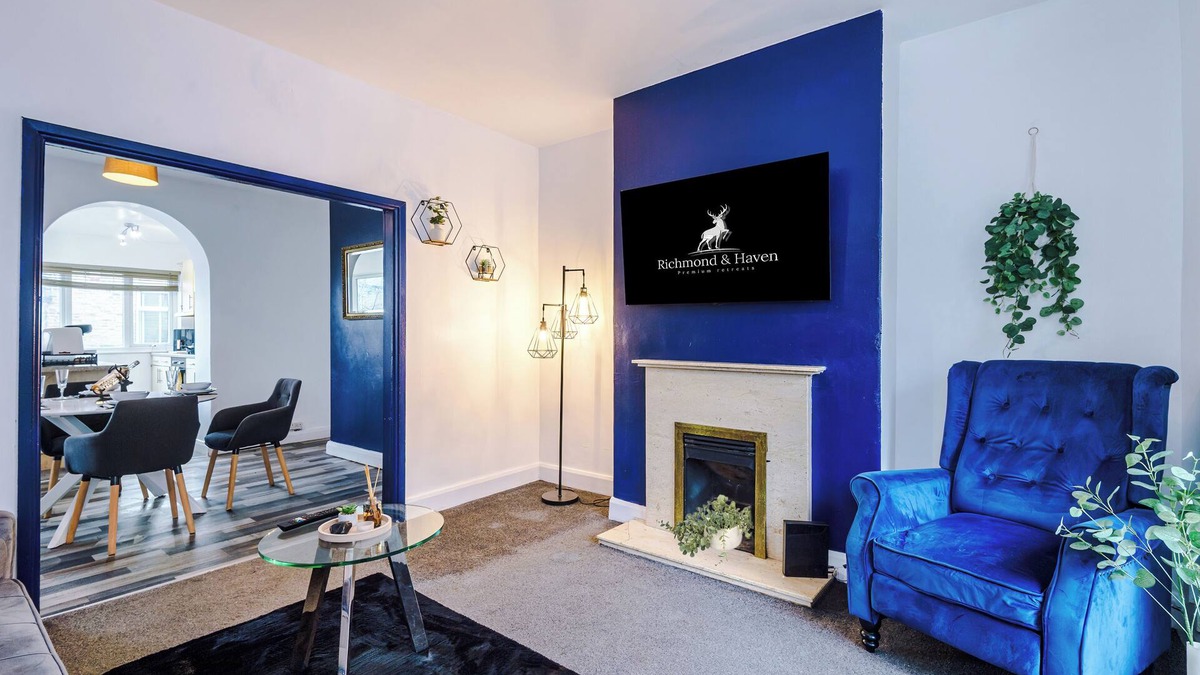 Elland House | Gorgeous 2 bed house, Sleeps 6, Pet-friendly, Free parking
