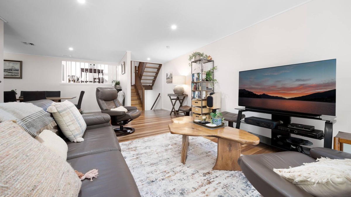 Kingston House | Gorgeous 2-Bed Townhouse with Patio, BBQ & Parking
