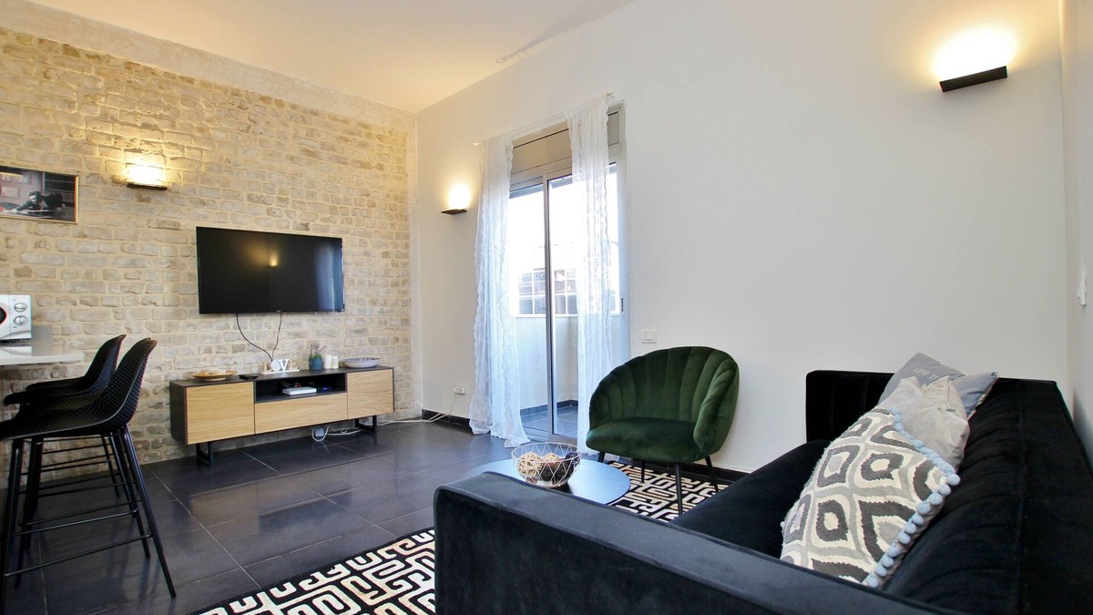 Old North Apartment | GORGEOUS 2 BEDROOMS APARTMENT WITH SUN BALCONY & SEA VIEW IN A TOP LOCATION!