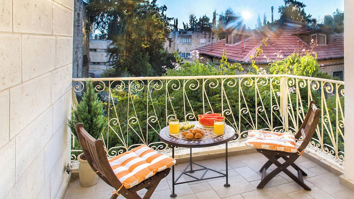 Emek Refaim Apartment | GORGEOUS 2 BEDROOM IN JERUSALEM'S BEST LOCATION - Safety shelter in the building