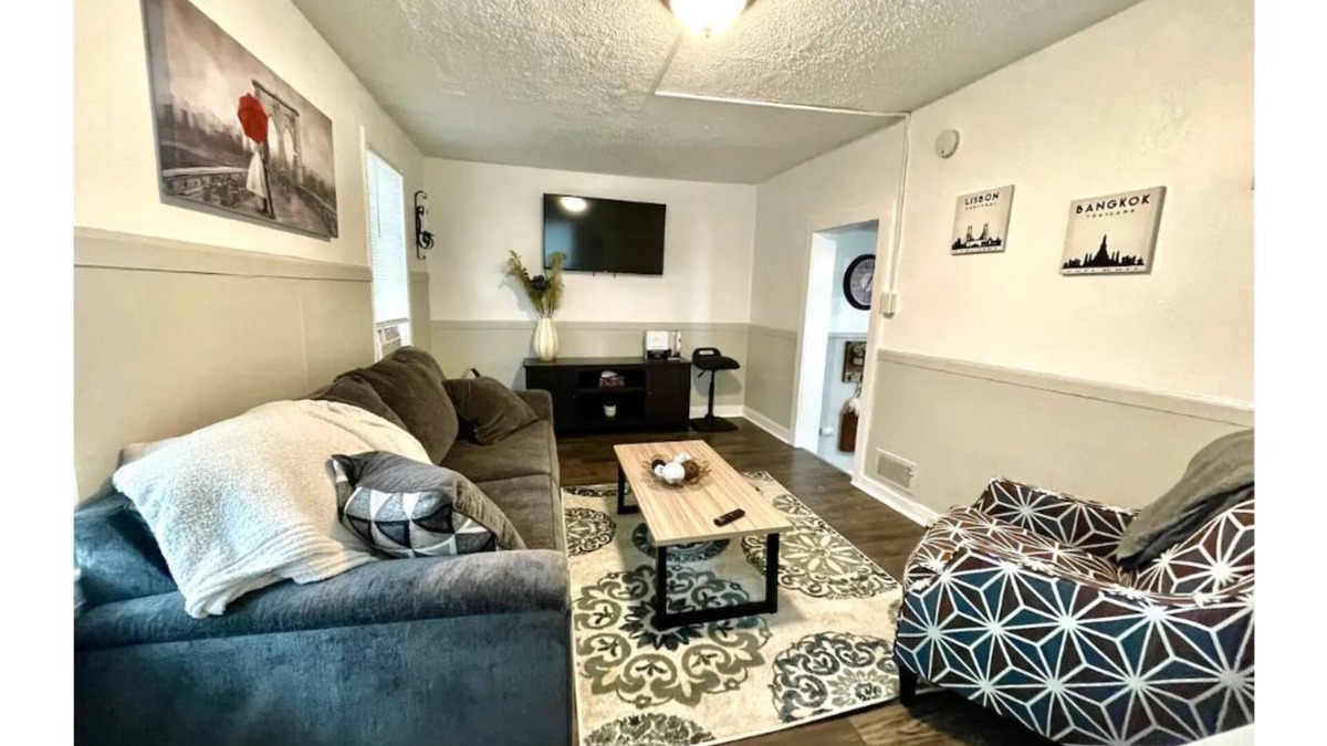 Dahlman House | Gorgeous 2 bedroom in little Bohemian Omaha