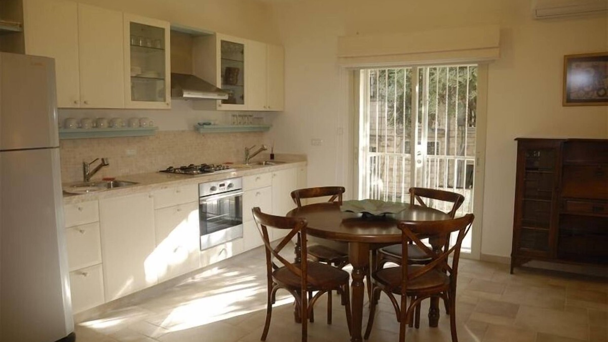 Nachlaot Apartment | Gorgeous 2 Bedroom Kosher Apt. in Nachlaot, Adjacent to Town