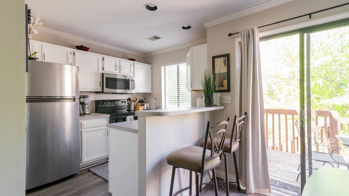Raintree House | Gorgeous 2bd 1.5ba Townhome on Golf Course. 2 Queen beds and a sleeper sofa.
