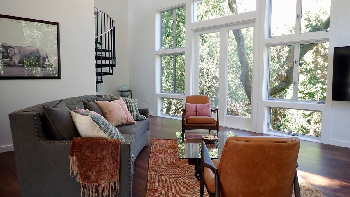 Greenbrae Cottage | Gorgeous 2Bd + Loft with Deck and Gardens. Soaring 20 ft ceilings, huge windows!