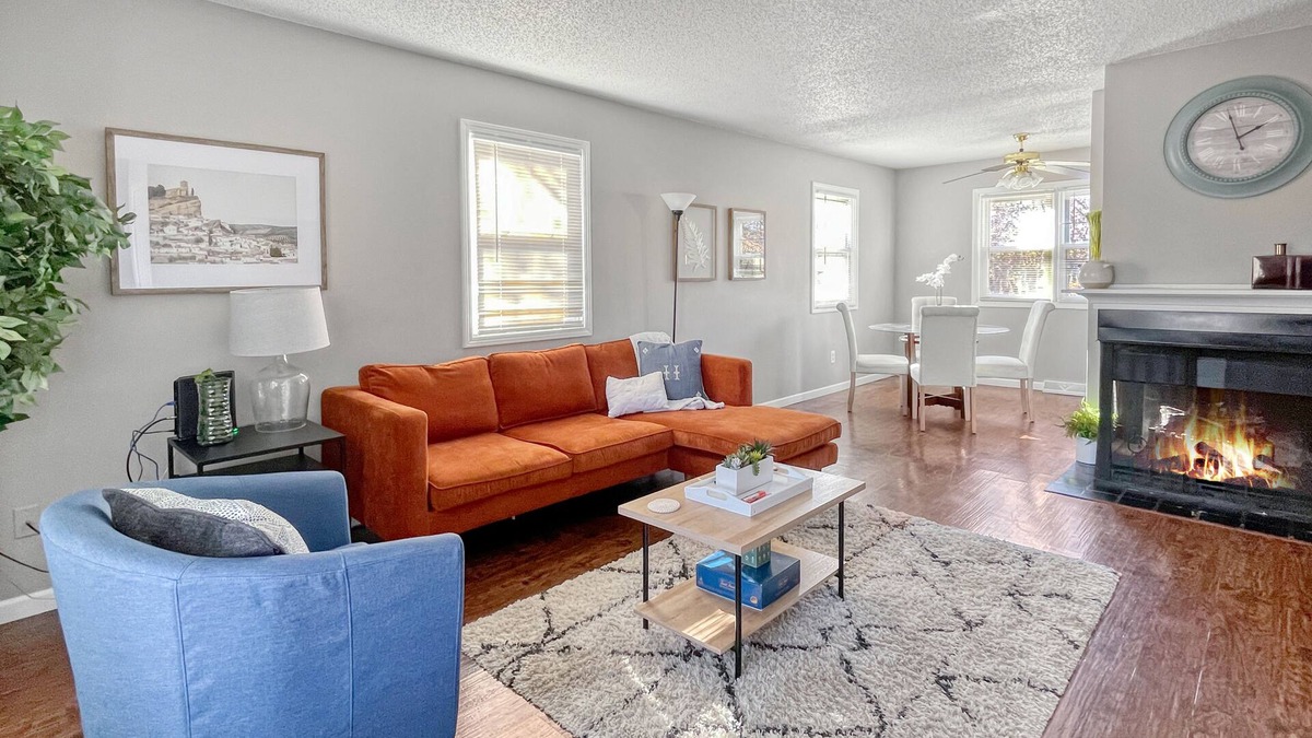 Clive House | Gorgeous 2BR Clive Duplex w/Fireplace