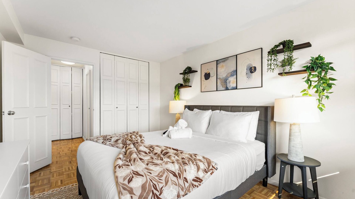 North Brookline Apartment | Gorgeous 2BR Next to BU 9667